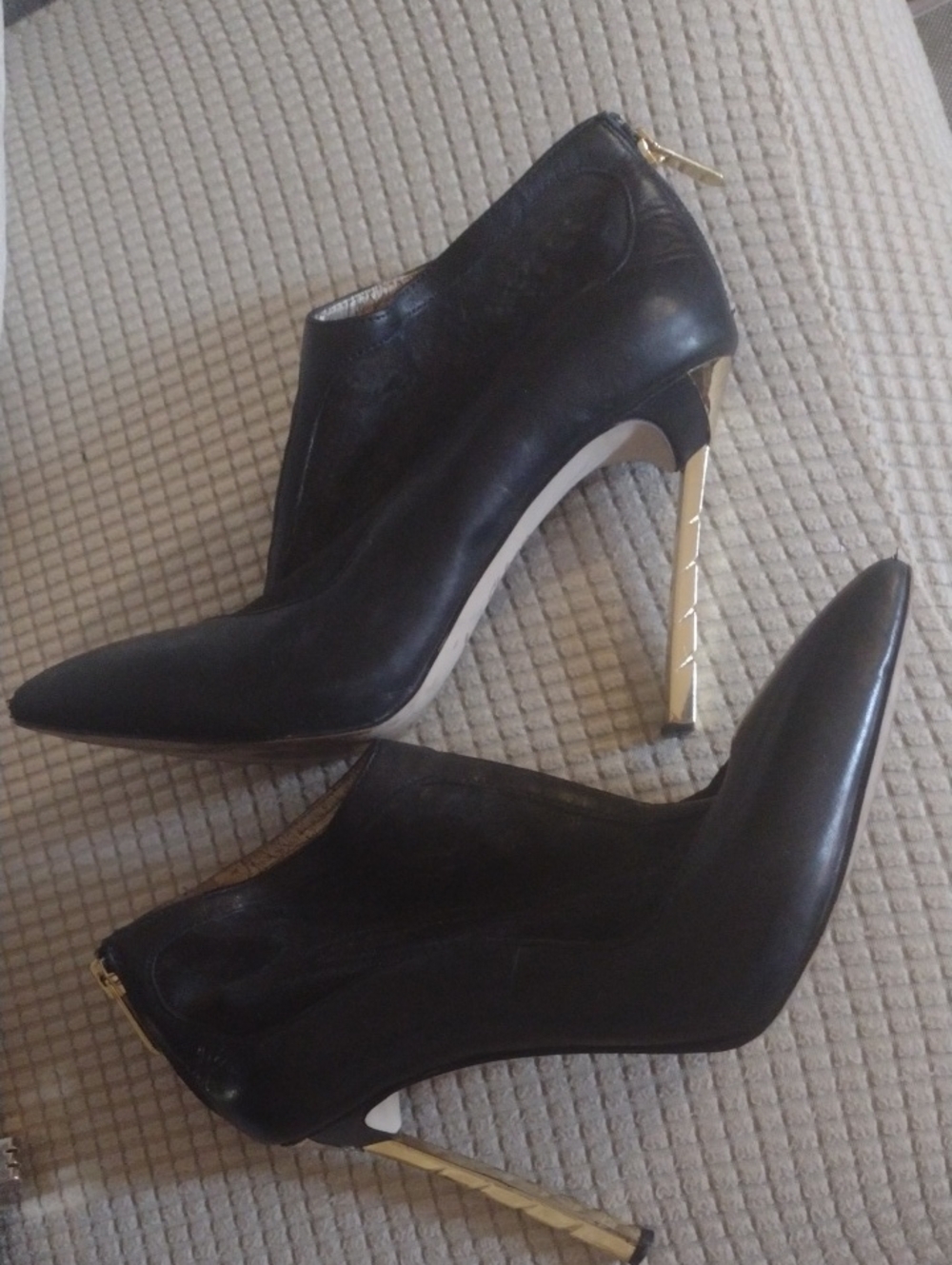 Sam Edelman Black Soft Leather Gold Accents Heels  7 - 7,5 $45 - Picture 2 of 5